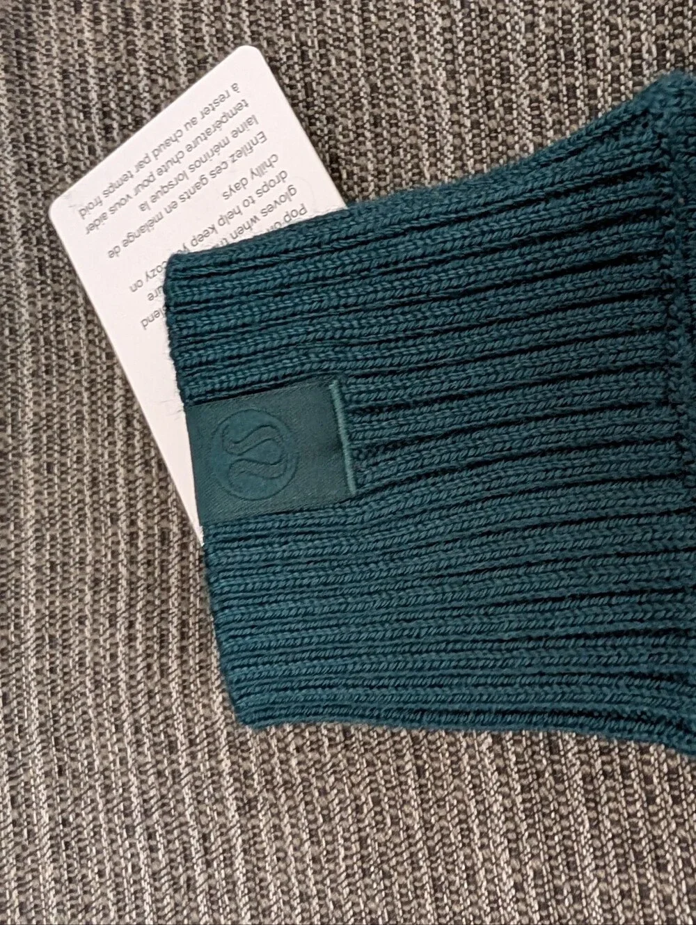 Lululemon Warm Revelation Gloves – Merino Wool Blend – Teal – Medium – NWT